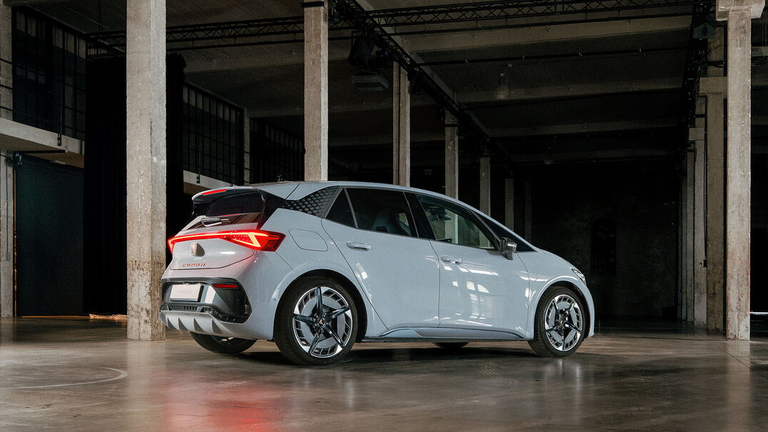 CUPRA Born Carrousel Corporate Edition - MIG Motors