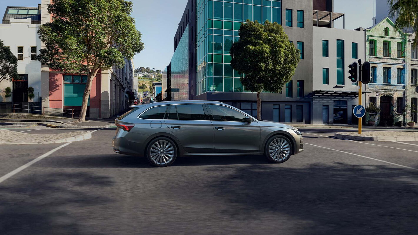 Skoda Octavia Combi side